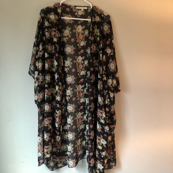 Floral kimono. Size 0X/1X - Picture 2 of 4